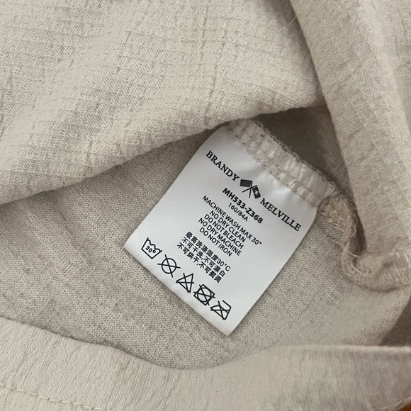 Brandy Melville cream textured high neck sleeveless tank top - Picture 4 of 7